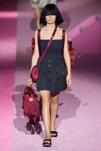 Marc Jacobs 2015-ci ilin Baharı üçün geyimləri sərinləşdirir