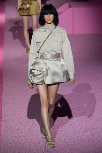 Marc Jacobs 2015-ci ilin Baharı üçün geyimləri sərinləşdirir