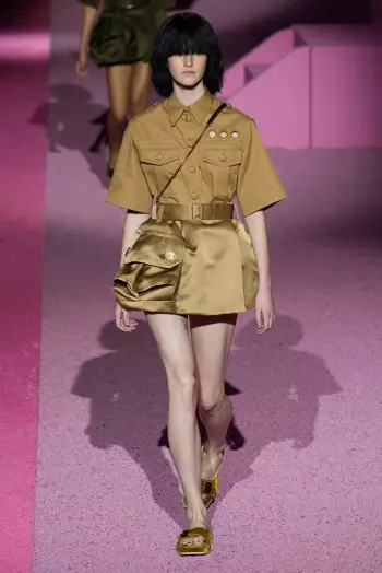 Marc Jacobs 2015-ci ilin Baharı üçün geyimləri sərinləşdirir