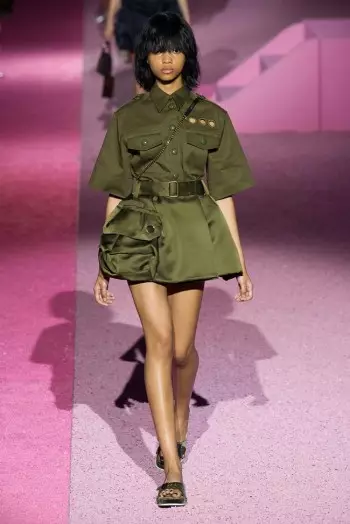 Marc Jacobs faz uniformes legais para a primavera de 2015