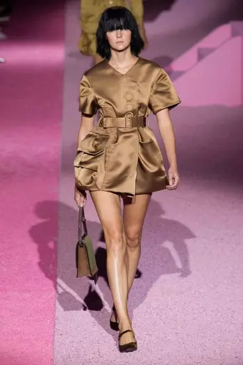 Marc Jacobs Faras Uniformojn Malmolaj por Printempo 2015