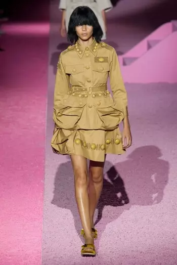 Marc Jacobs 2015-ci ilin Baharı üçün geyimləri sərinləşdirir