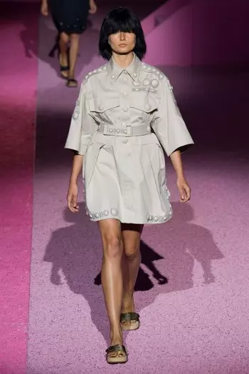 Marc Jacobs 2015-ci ilin Baharı üçün geyimləri sərinləşdirir