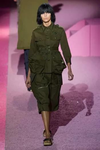 Marc Jacobs faz uniformes legais para a primavera de 2015