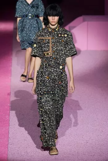 Marc Jacobs hace que los uniformes sean geniales para la primavera de 2015