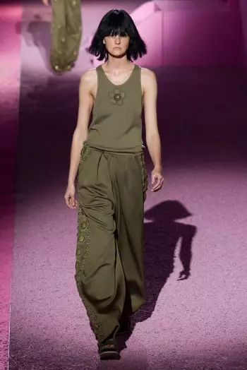 Marc Jacobs 2015-ci ilin Baharı üçün geyimləri sərinləşdirir