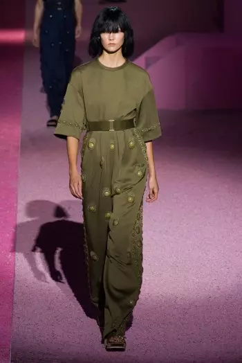 Marc Jacobs 2015-ci ilin Baharı üçün geyimləri sərinləşdirir