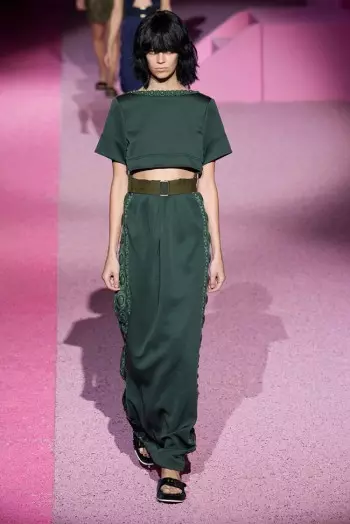 Marc Jacobs hace que los uniformes sean geniales para la primavera de 2015