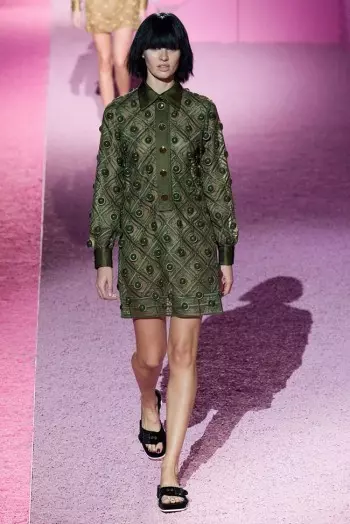 Marc Jacobs 2015-ci ilin Baharı üçün geyimləri sərinləşdirir