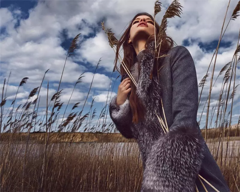 Cóta fionnaidh samhlacha Faretta i bhfeachtas titim-gheimhridh 2018 Blumarine