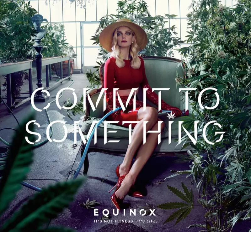 Jessica Stam gbara egwu na mkpọsa Equinox 2017