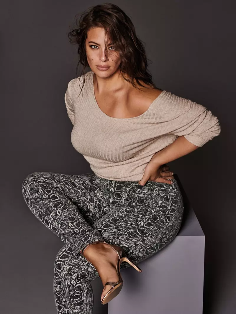 Den kurvede model Ashley Graham optræder i Violeta by Mango efterår-vinter 2018-kampagne