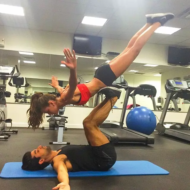 Izabel Goulart equilibra