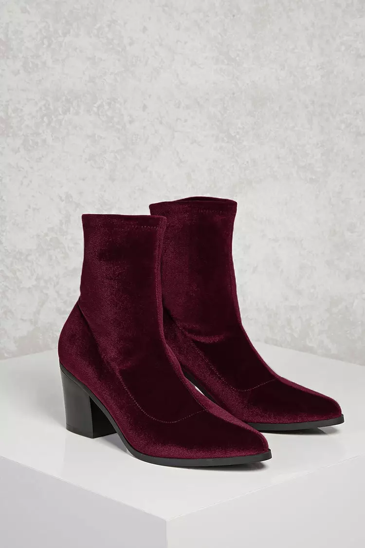 מגפי עקב צ'אנקי של Forever 21 Velvet $13.96 (בעבר $34.90)