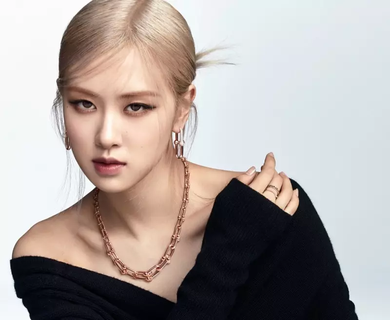 Tiffany & Co., ROSÉ-ny BLACKPINK-dan täze global ilçisi hökmünde yglan etdi.