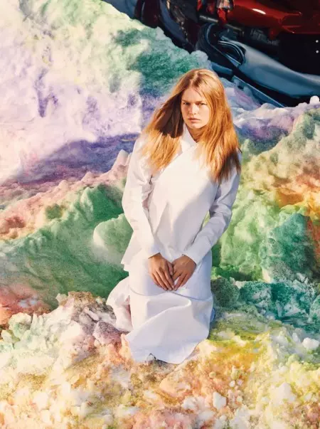 Anna Ewers هي Junkyard أنيقة في All White Looks for W.