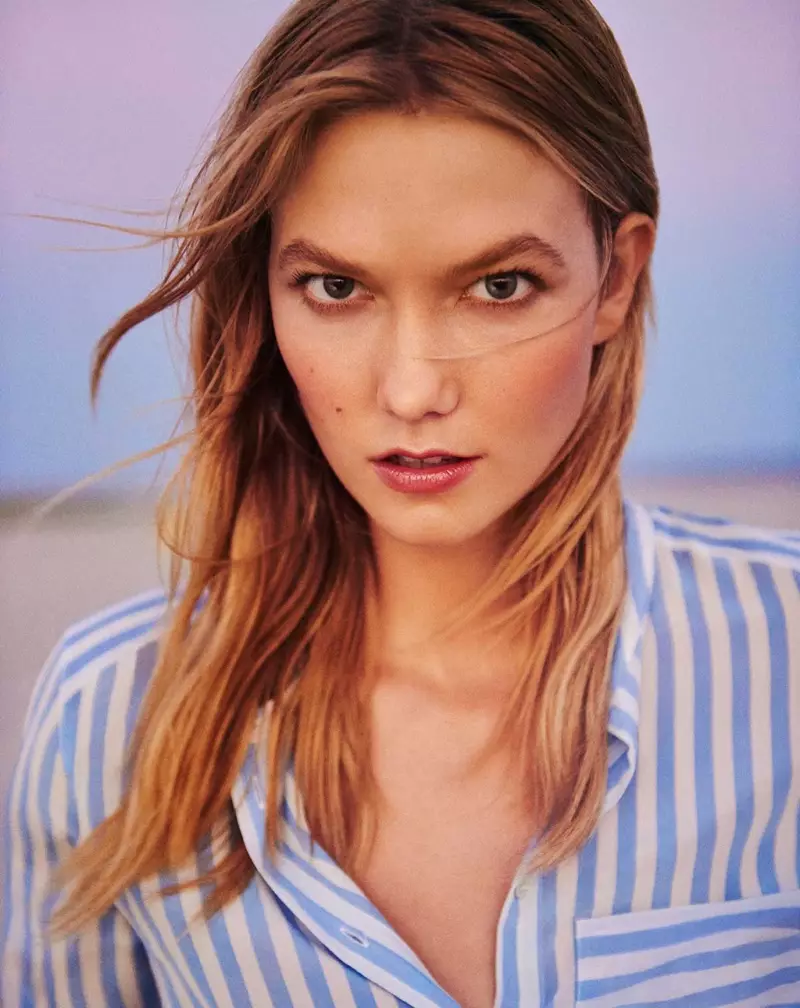 Si Karlie ay nag-model ng stripe top mula kay Marella