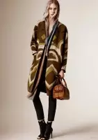 Bekijk Burberry's Pre-Fall 2015-collectie