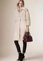 Gweler Casgliad Cyn-Cwymp 2015 Burberry