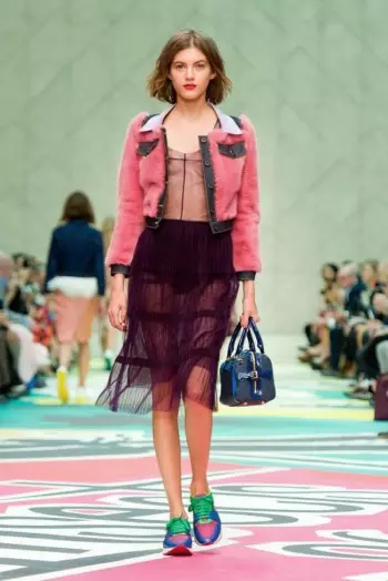 Burberry สวมชุดลำลองสำหรับฤดูใบไม้ผลิปี 2015