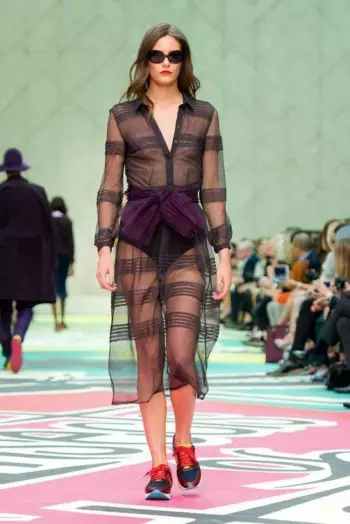 Burberry 2015. gada pavasarī ģērbjas ikdienā