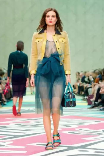 Burberry adopta un vestit informal per a la primavera del 2015