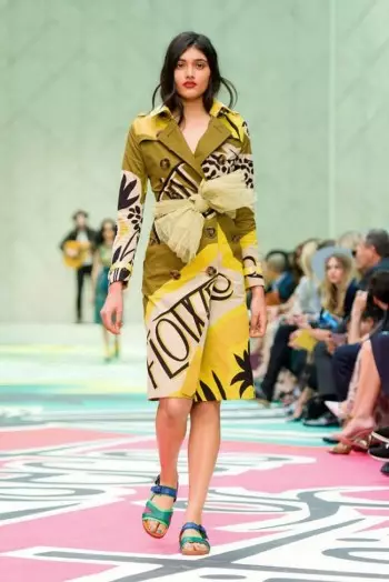 Burberry барои баҳори соли 2015 либоси оддӣ мегирад