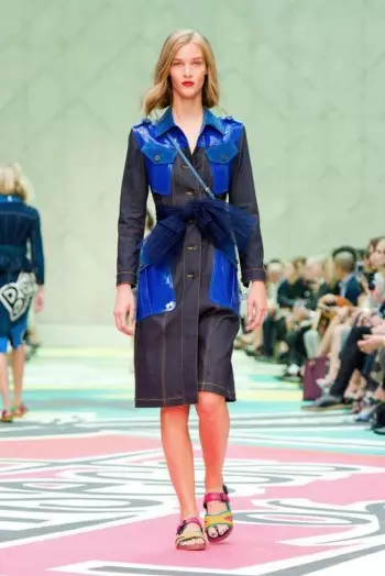 Burberry adopte une tenue décontractée pour le printemps 2015