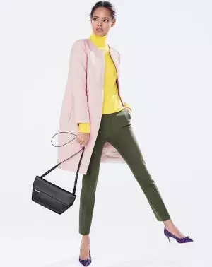 Malaika Firth mang một màu sắc nổi bật trong Hướng dẫn phong cách tháng 9 của J. Crew