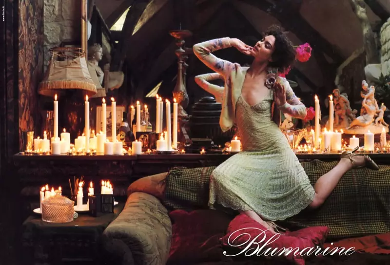 blumarine-fall-2002-kampeni-shalom-harlow4