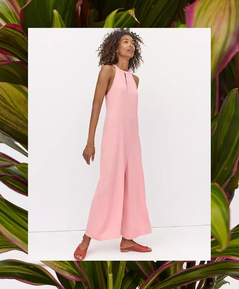 Madewell Keyhole Wide-Leg Jumpsuit sa Pink Icing, Oversized Hoop Earrings at The Tavi Slide Sandal