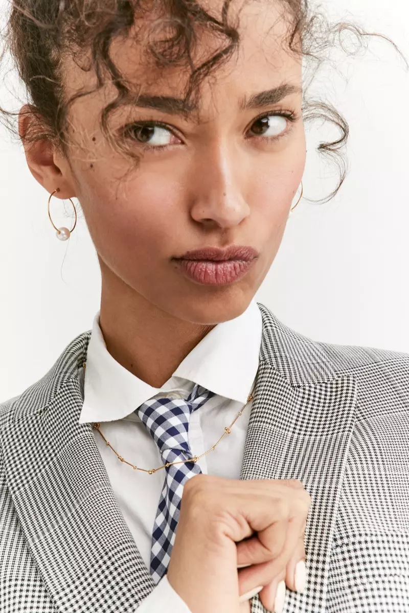 J. Crew Dover Blazer dalam Glen Plaid, Thomas Mason untuk J. Crew Boy Shirt dan Cotton Tie dalam Classic Gingham