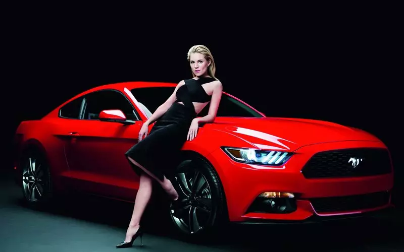 Sienna Miller นำเสนอแคมเปญ Ford Mustang โดย Rankin