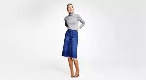 Martha Hunt modella la collezione di denim sostenibile di Lindex