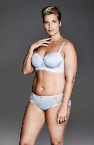 Lindex Tipps Mataarbechter fir Modell fir Underwear Campagne