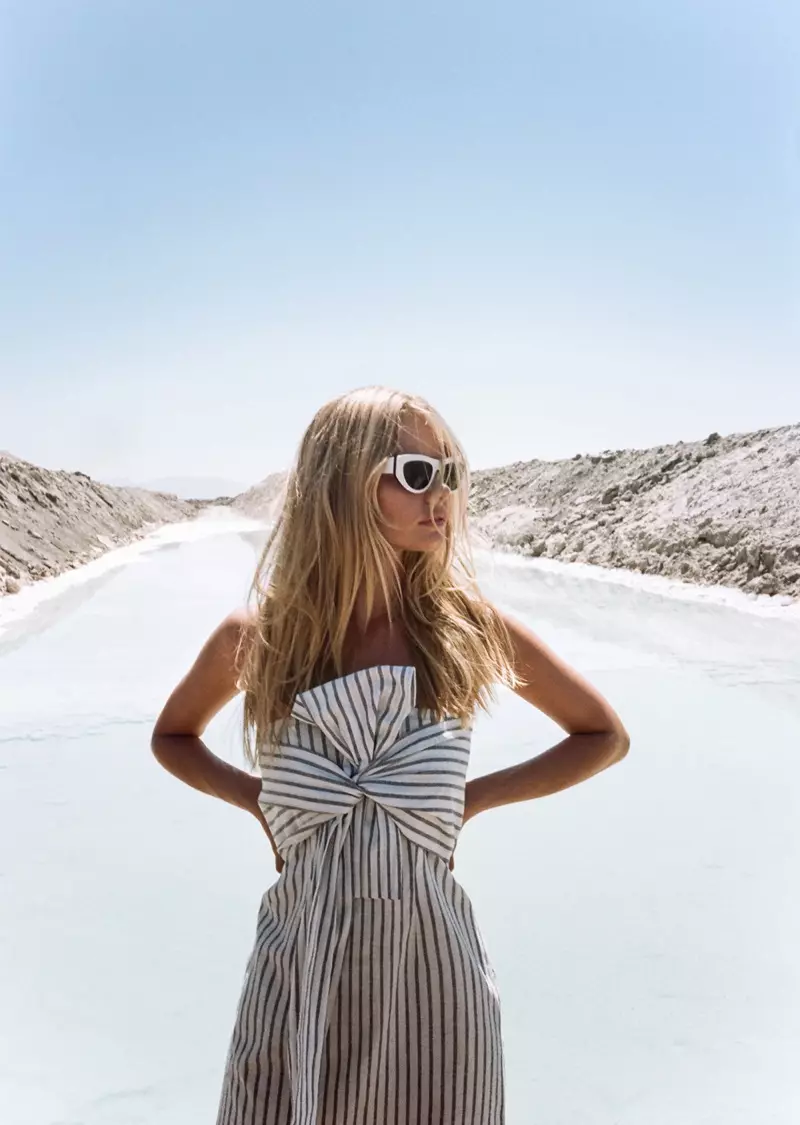 Abrazando al sol, Marloes Horst luce un vestido a rayas con lazo en la parte delantera