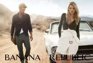 Lily Donaldson Poses hauv Banana Republic Caij Nplooj Ntoos Hlav '15 Kev Sib Tw