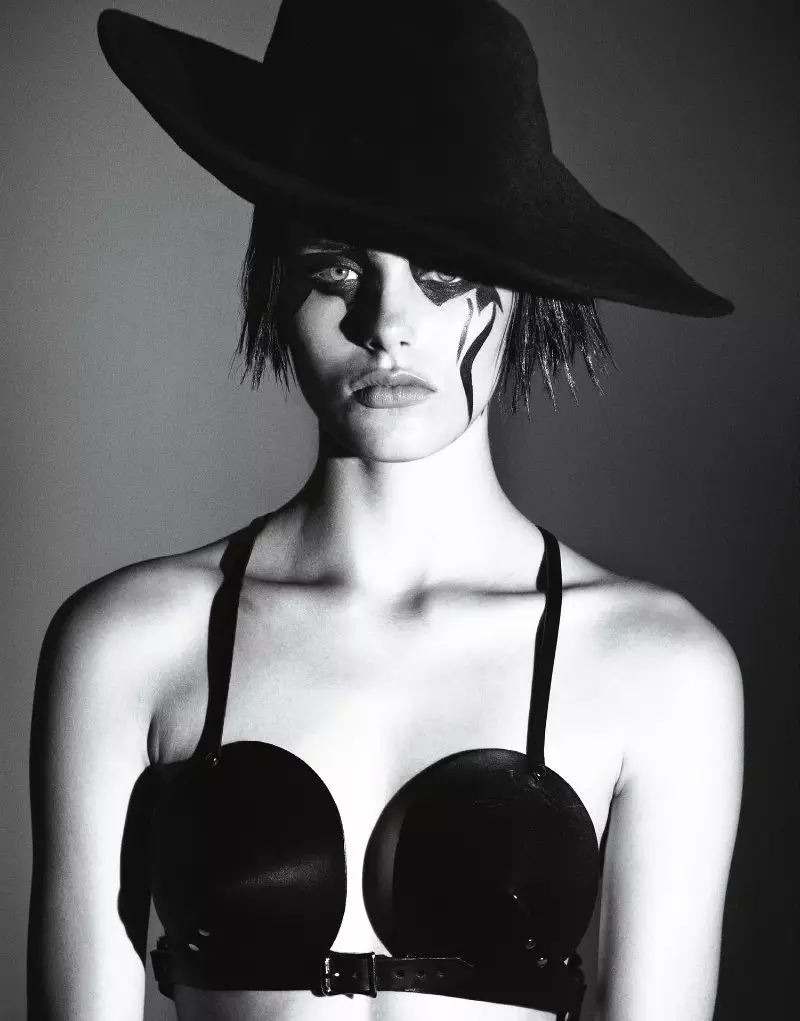 Madison Headrick Dons All Black Vision Çin Sentyabr 2012, Lensli Seiji Fujimori