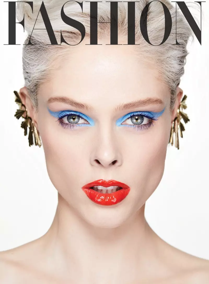 Coco Rocha modela ombra d'ulls blava i llavis lacats vermells amb arracades Gillian Steinhart