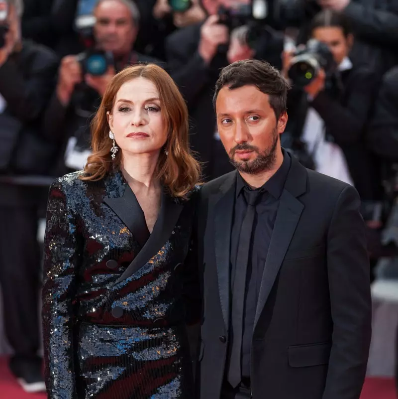 Isabelle Huppert sareng Anthony Vaccarello di Cannes, Perancis. Poto: tanka_v / Poto deposit