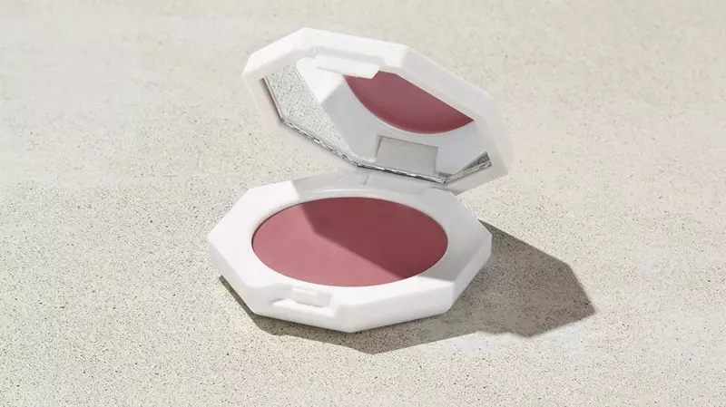 Fenty Beauty Cheeks Out Freestyle Cream Blush in Cool Berry 20$