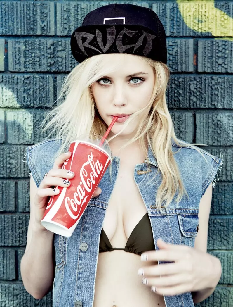 Ashley Smith is Skater Girl Cool vir RVCA Shoot deur Mike Piscitelli