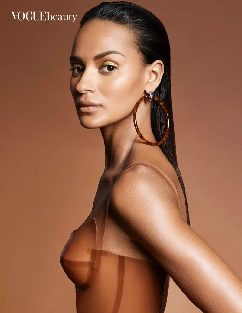 Gracie Carvalho, Vogue Hindistan İçin Tarafsız Güzelliği Kucaklıyor