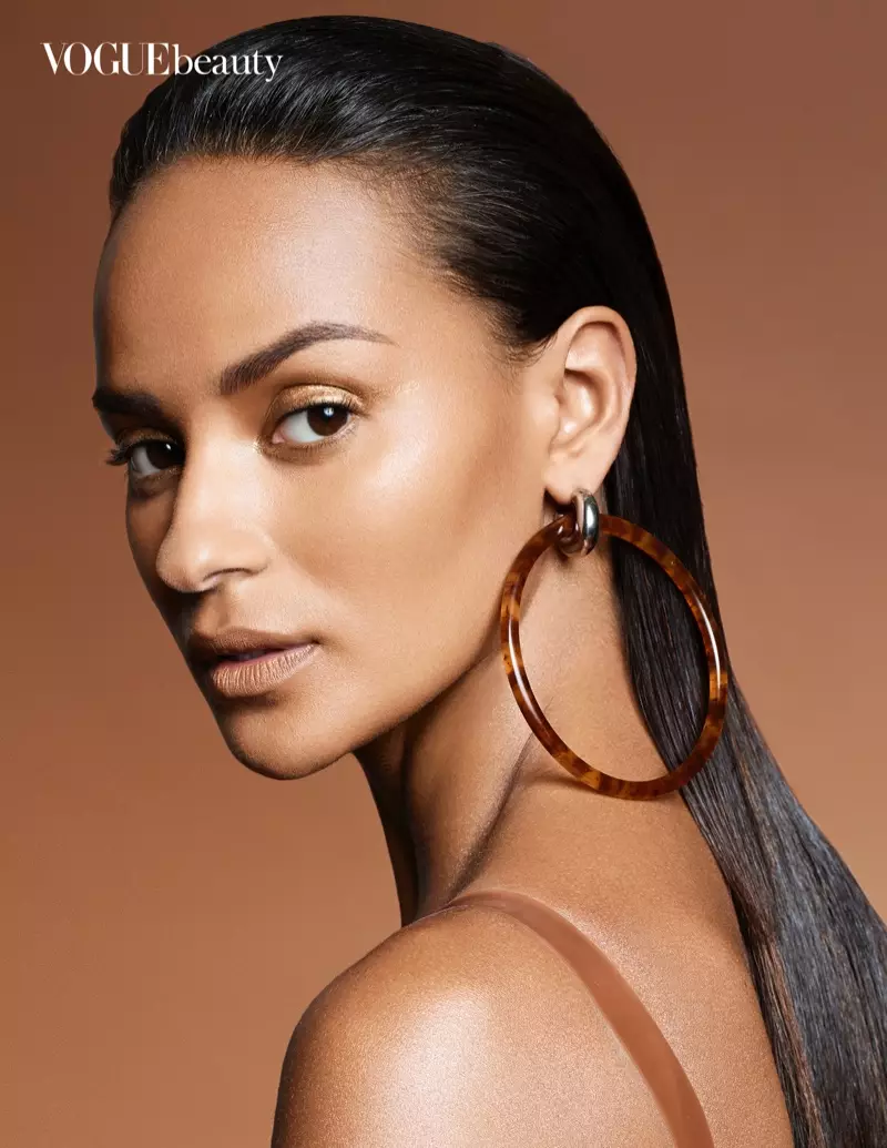 Gracie Carvalho Nganggo Kaendahan Neutral kanggo Vogue India