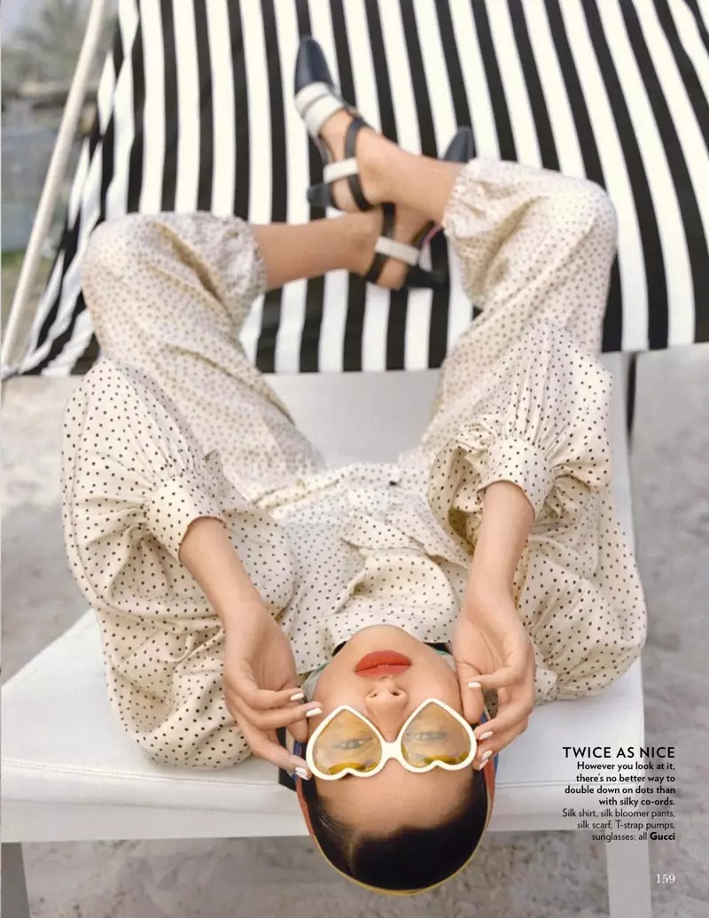 Pose Kiyara dalam Cetakan Polka Dot untuk Vogue India