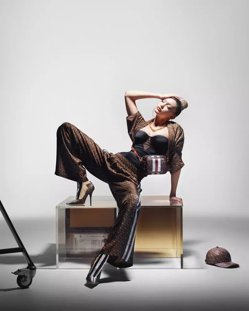 Burberry enlists Gigi Hadid fir Monogram Collection Campagne
