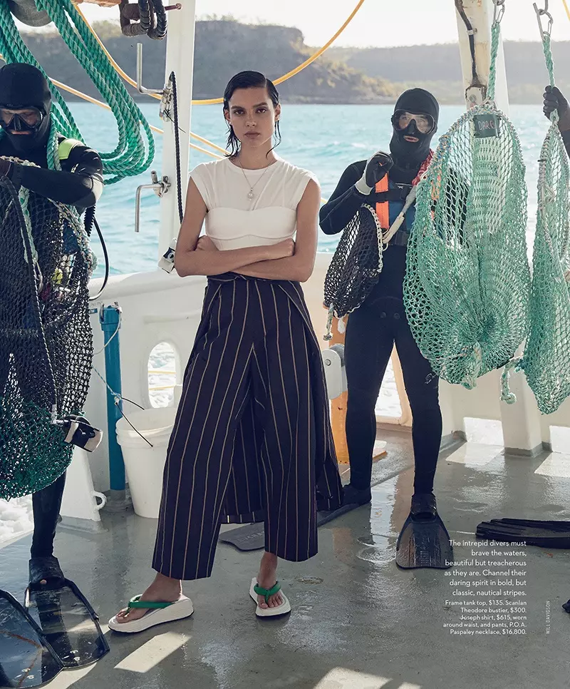 Charlee Fraser chọn phong cách đi biển cho Vogue Australia