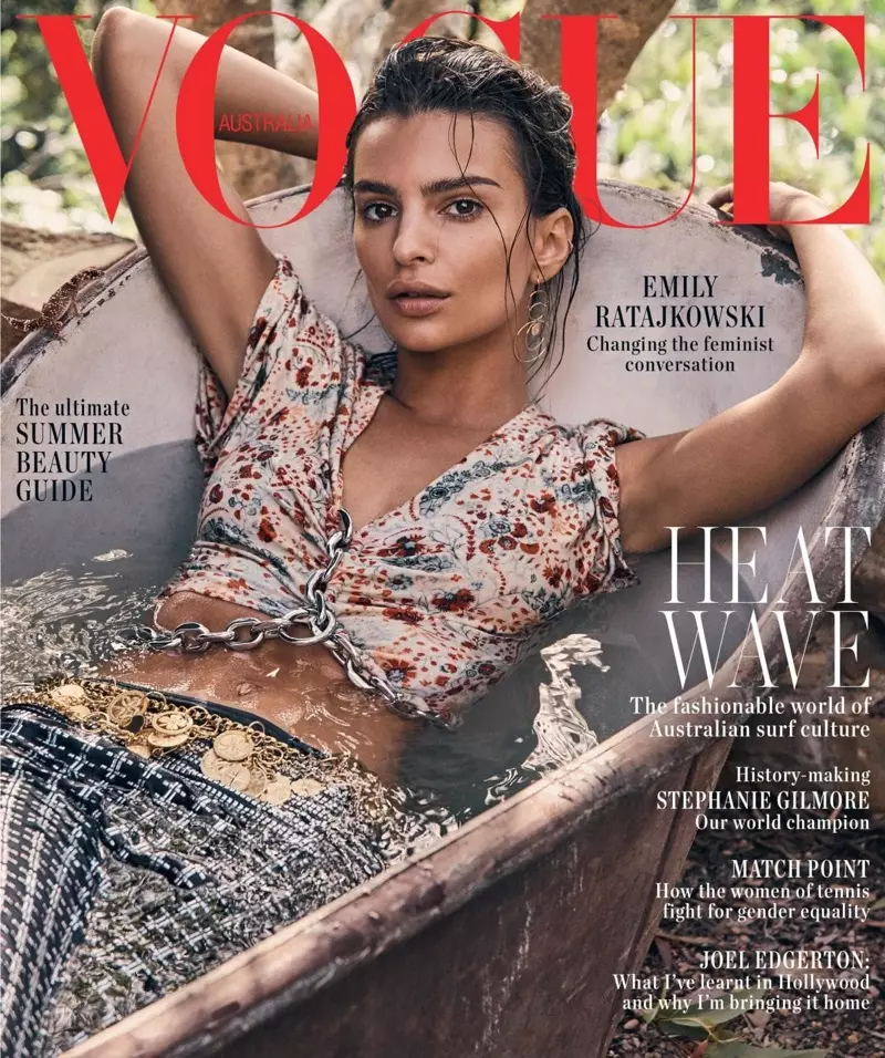 D'Emily Ratajkowski poséiert a fett Looks fir Vogue Australien