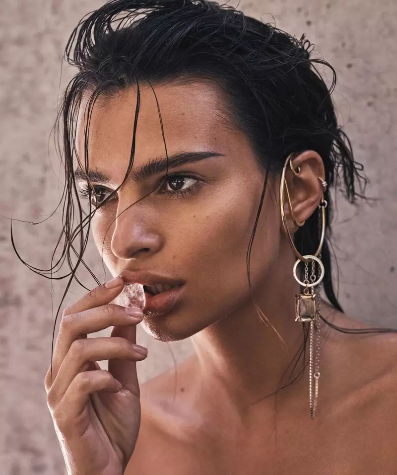 Emili Ratajkowski “Vogue Australia” -e batyrgaý görünýär