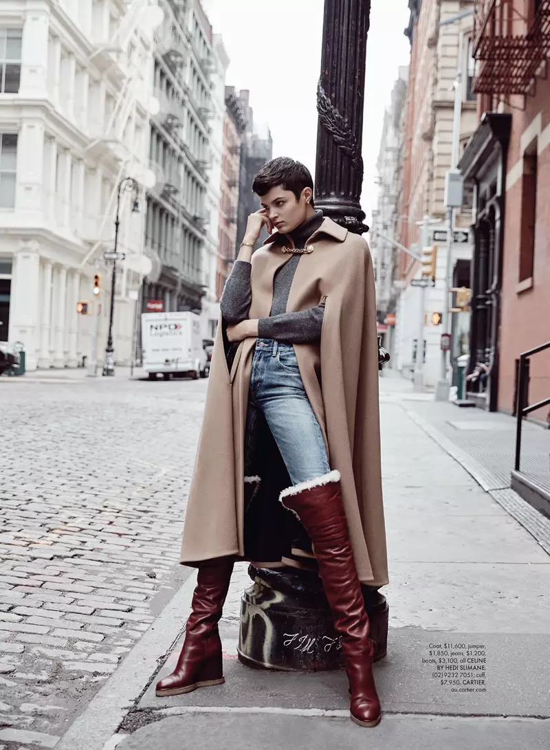 Nagpo-pose si Isabella Emmack sa Cool Street Style para sa ELLE Australia